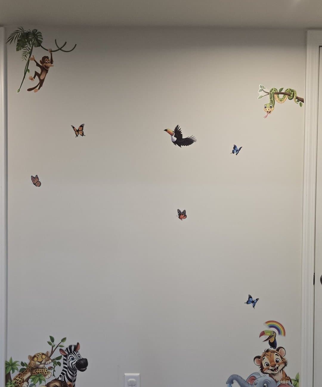 Vibrant jungle mural wall